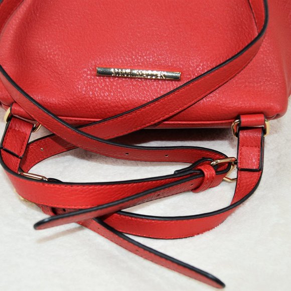 !! HP !! NWT STEVE MADDEN Red London Flap Backpack - Picture 5 of 8